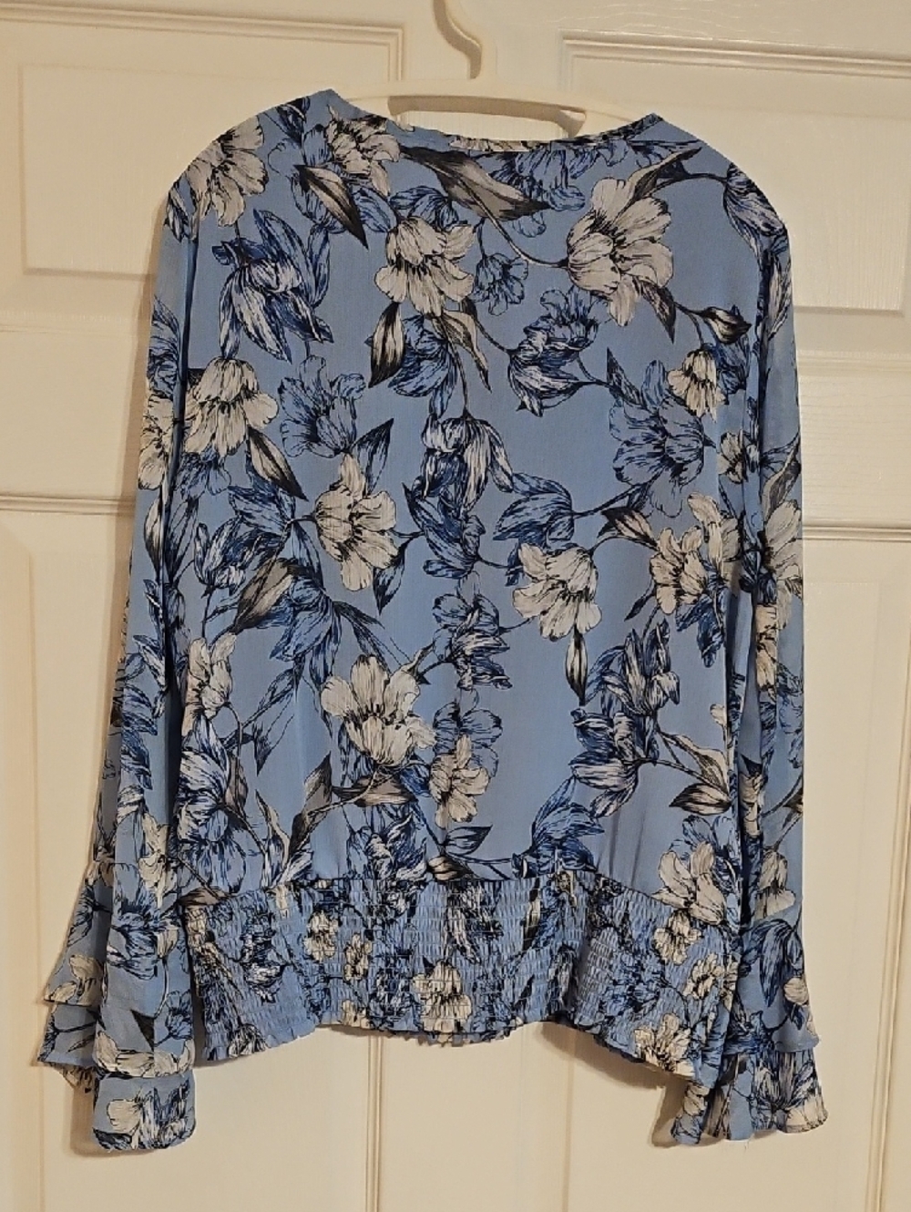 White House Black Market Light Blue Floral Blouse - Picture 11 of 11